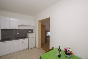 Studio (A3) | Dining - Apartments and Room Central Position (Novalja)