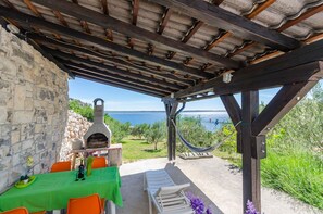 BBQ/picnic area - Apartments Mira (Starigrad)