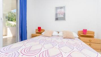 Apartment (A4) | Soundproofing, free WiFi, bed sheets