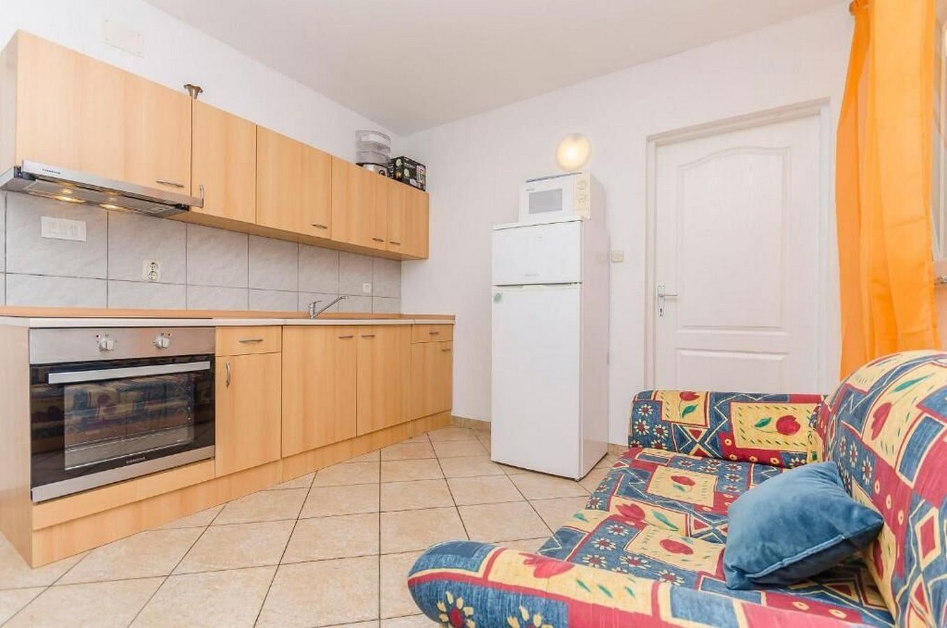 Apartment (A4) | Private kitchen | Fridge, stovetop, electric kettle, cookware/dishes/utensils
