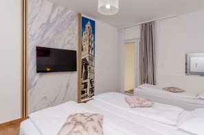 Cofres nos quartos, escrivaninha, Wi-Fi de cortesia, roupa de cama