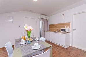 Apartment (A3) | Private kitchen | Fridge, stovetop, espresso maker, toaster - Apartments Villa Niko (Trogir)