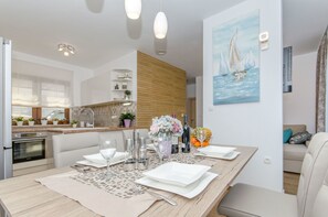 Lejlighed (A5) | Privat køkken | Køleskab, mikrobølgeovn, kogeplade, espressomaskine