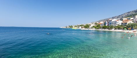Una playa cerca