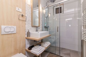 Apartment (A1) | Bathroom | Shower, hair dryer