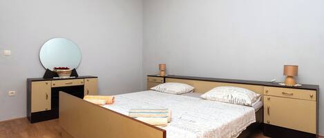 Leilighet (A2) | Strykejern/-brett, wi-fi (inkludert) og sengetøy