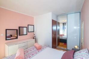 Iron/ironing board, free WiFi, bed sheets - Apartments Matko (Podgora)