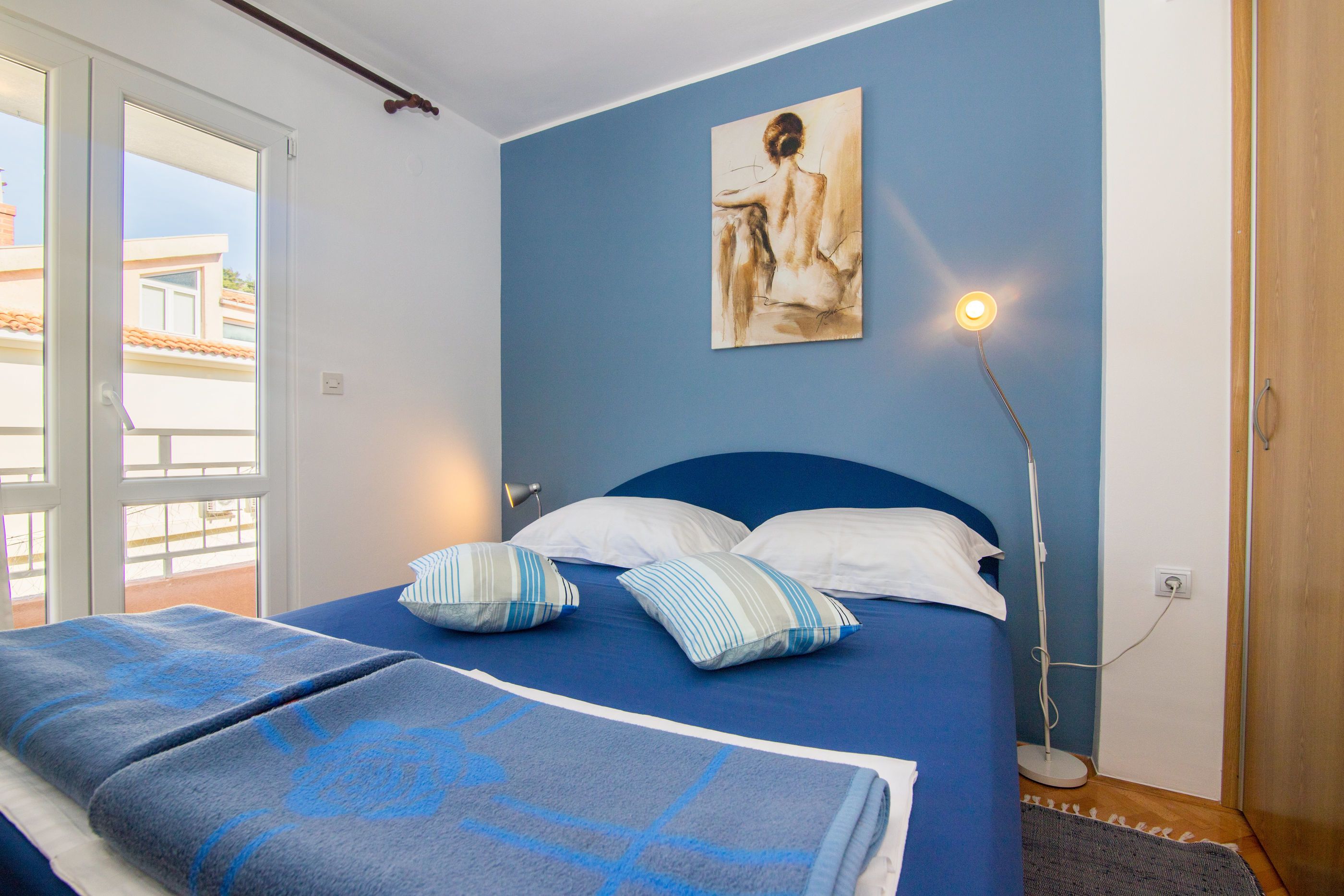Iron/ironing board, free WiFi, bed sheets