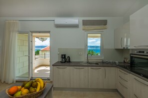 Private kitchen - Apartments Villa Aquamarine (Dugi Rat)