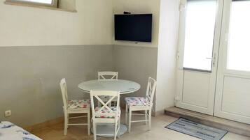 Apartment (A1) | Dining