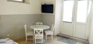 Apartment (A1) | Dining