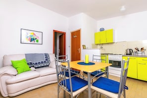 Apartment (A4) | Living room | TV