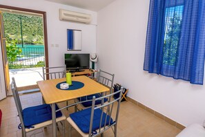 Apartment (A4) | Dining