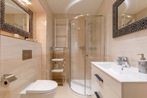 Apartment, 1 Bedroom, Kitchenette, City View (4) | Bathroom | Shower, rainfall showerhead, hair dryer, towels - Apartments Menuet (Karlovy Vary)