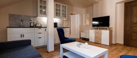 Apartment, 1 Schlafzimmer, Kochnische, Flussblick (2)
