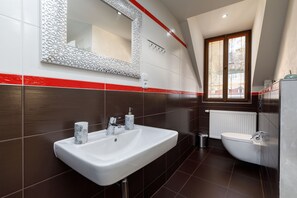 Apartment, 1 Bedroom, Kitchenette, River View (2) | Bathroom | Shower, rainfall showerhead, hair dryer, towels - Apartments Menuet (Karlovy Vary)