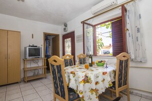 Apartment (A1) | Dining - Apartments and Rooms Nikol (Hvar)
