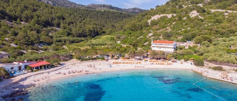 Una spiaggia nelle vicinanze