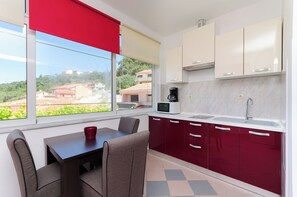 Studio (A3) | Private kitchen | Fridge, microwave, stovetop, dishwasher