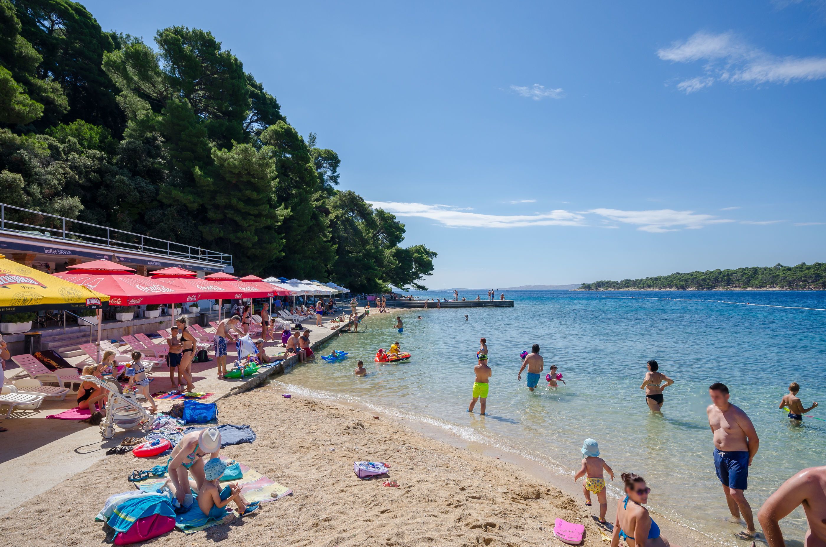 Una spiaggia nelle vicinanze
