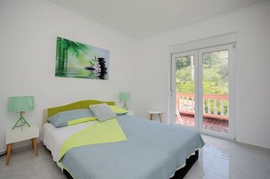 Apartamento (A1) | 4 quartos, cofres nos quartos, Wi-Fi de cortesia