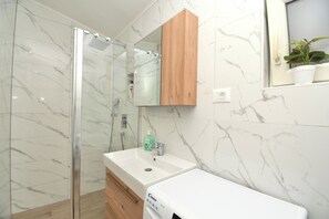 Apartment (A2) | Bathroom | Shower