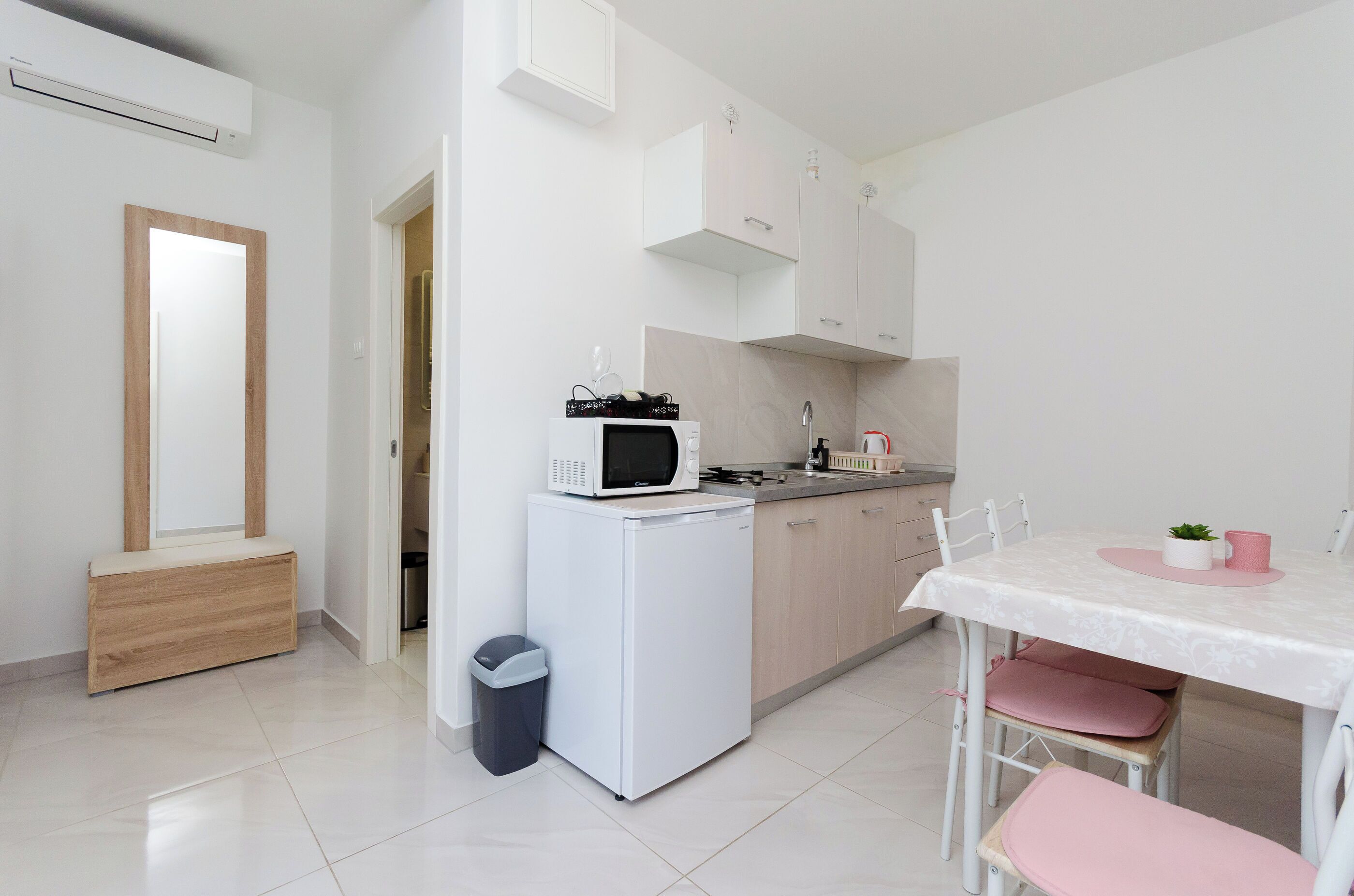 Apartment (A2) | Private kitchen | Fridge, stovetop, cookware/dishes/utensils, freezer
