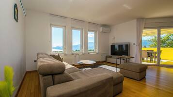 Căn hộ (A2) | Khu phòng khách | Smart TV