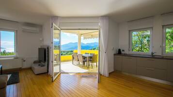 Apartment (A2) | Living area | Smart TV