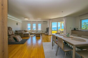 Apartment (A2) | Living area | Smart TV