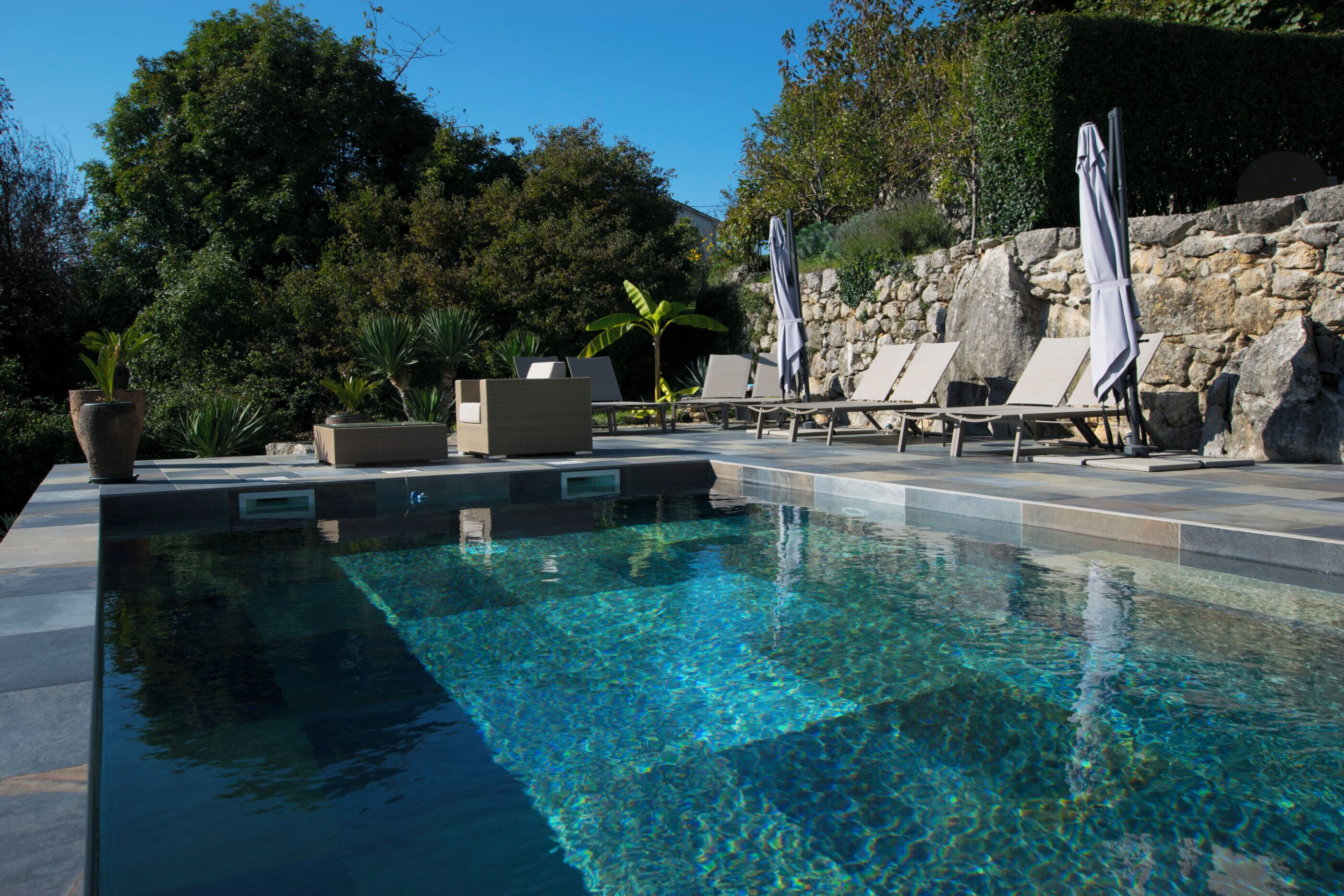 Outdoor pool, pool umbrellas, sun loungers