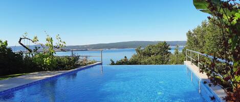 Outdoor pool, pool umbrellas, sun loungers