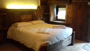 Down comforters, desk, rollaway beds, free WiFi - Li Tzatagni (Pontboset)