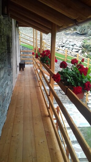 Balcony - Li Tzatagni (Pontboset)