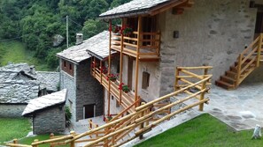 Exterior - Li Tzatagni (Pontboset)