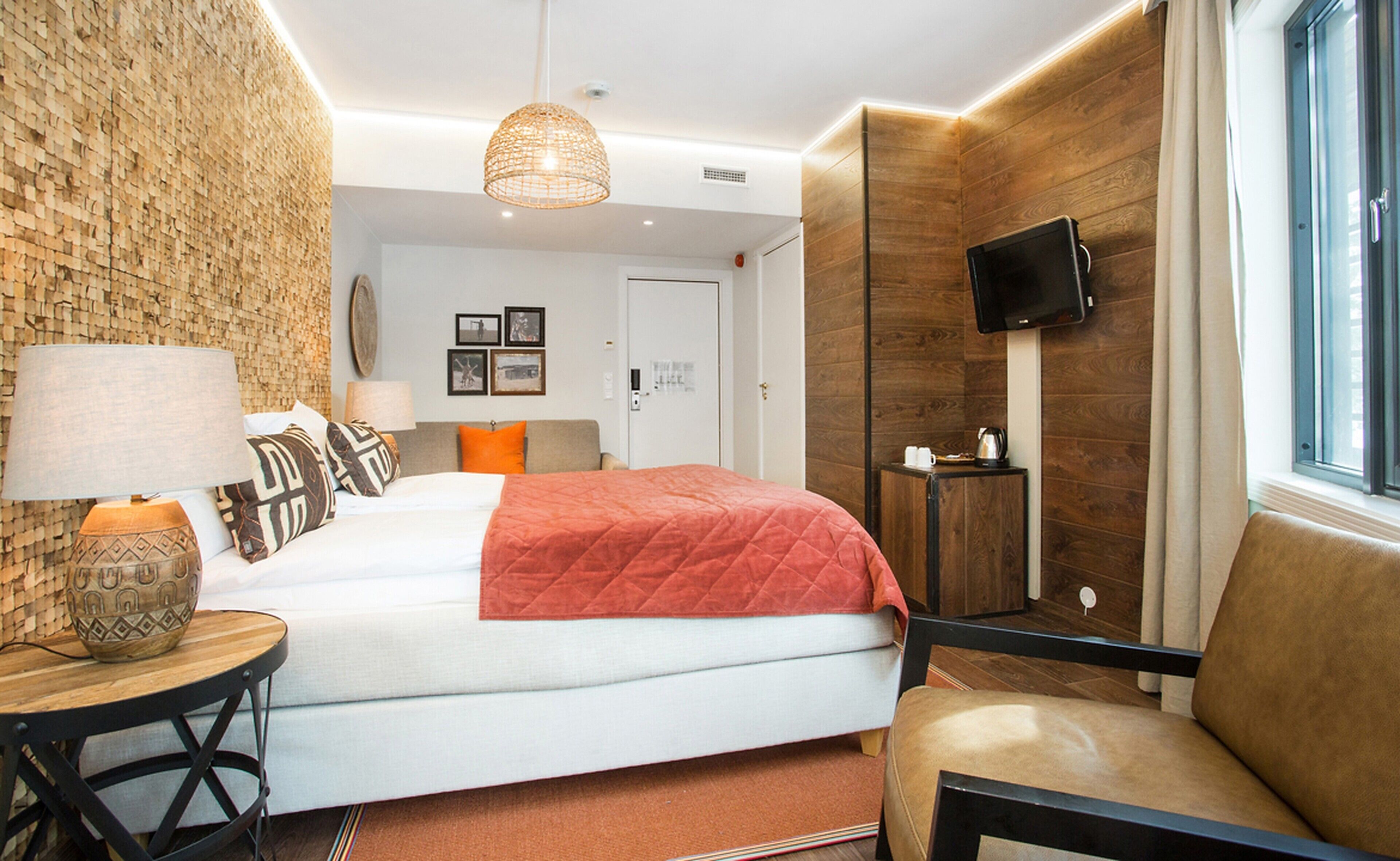 1 bedroom, down duvets, pillow-top beds, blackout curtains