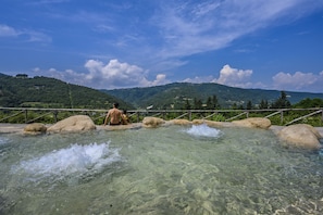 Outdoor pool - Tenuta Pian D'Attesio (Castelletto Uzzone)