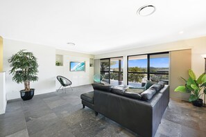 TV, DVD player - 250 David Low Way, Peregian Beach (Peregian Beach)