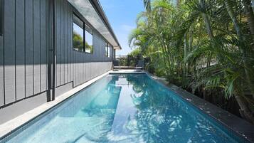 Kolam renang outdoor