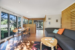 House (3 Bedrooms) | Living area