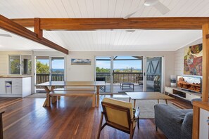 House (3 Bedrooms) | Living room