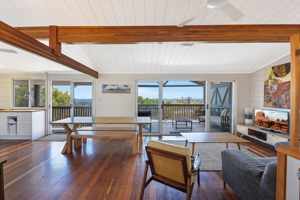 House (3 Bedrooms) | Living room | TV
