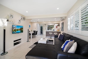 Villa (2 Bedrooms) | Living room