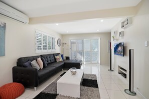 Villa (2 Bedrooms) | Living room | TV - 3/3 Oriole Avenue, Peregian Beach (Peregian Beach)