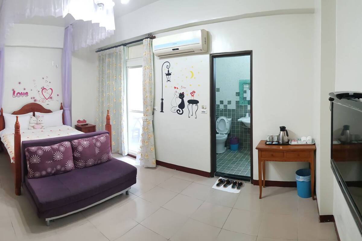 Desk, blackout drapes, WiFi (free), bed sheets