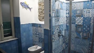 Sturta, regnsturtuhaus, hárblásari, skolskál