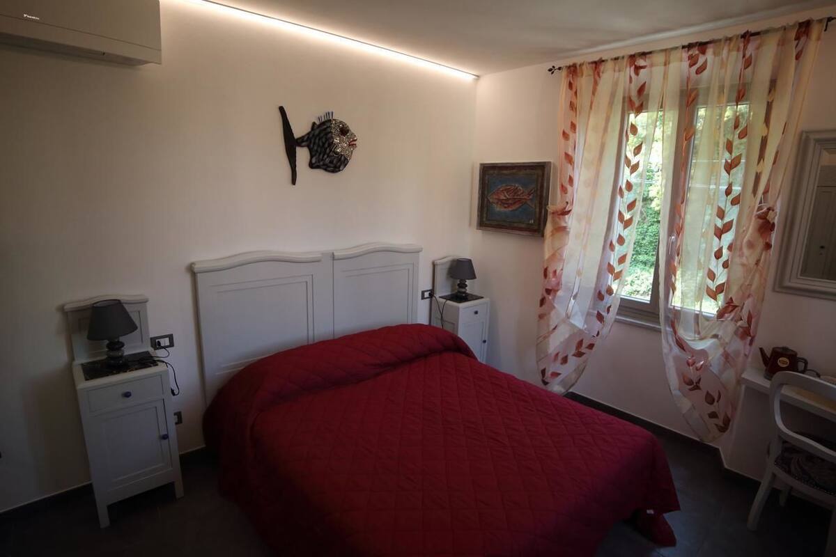 Double Room | In-room safe, soundproofing, cribs (free), WiFi (free)