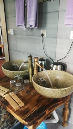 标准双床房 | 卫生间洗手盆