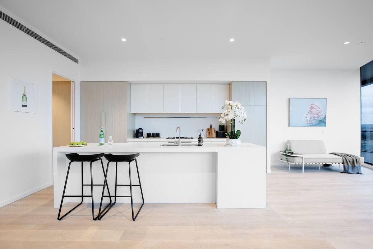 Apartment (4 Bedrooms) | Living area | TV