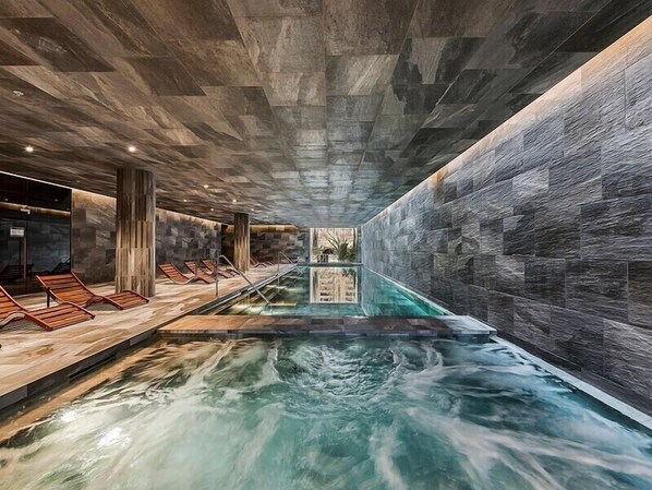 Hồ bơi trong nhà, hồ bơi ngoài trời